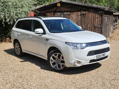 Used Mitsubishi Outlander P-HEV 2015 White SUV