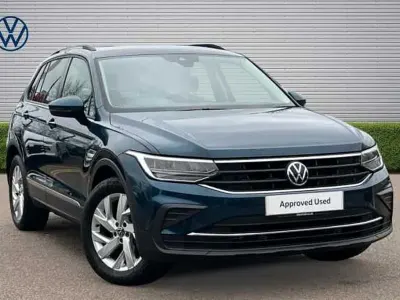 Używany VW Tiguan Life 150 KM (110 kW) 2022 Niebieski SUV