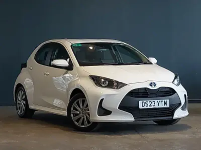 Used Toyota Yaris 116 HP (85 kW) 2023 White Hatchback