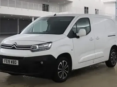 Used Citroën Berlingo Start 130 HP (95 kW) 2019 White MPV
