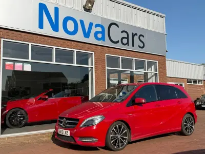Used Mercedes B200 2012 Red Hatchback