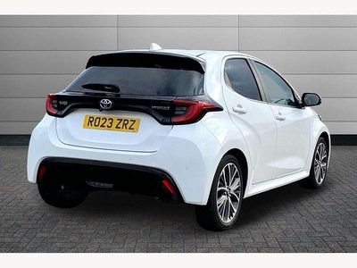 Used Toyota Yaris Hybrid 116 HP (85 kW) 2023 White Hatchback