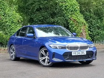 Begagnad BMW 320 M Sport 184 HK (135 kW) 2024 Blå Sedan