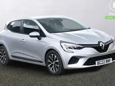 Used Renault Clio Iconic 90 HP (66 kW) 2022 Silver Hatchback