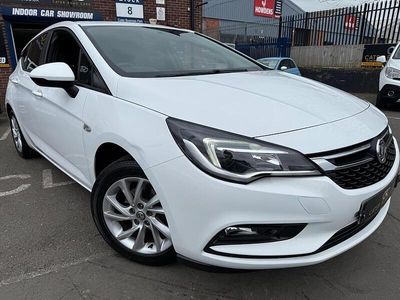 Used Vauxhall Astra Design Edition 105 HP (77 kW) 2019 White Hatchback