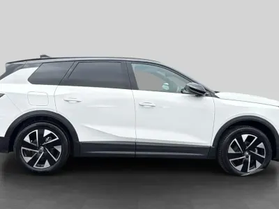Second-hand Vauxhall Grandland X Ultimate 134 CP (98 kW) 2025 Alb SUV