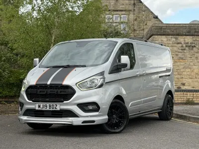 Usado Ford Transit Custom Trend 130 HP (95 kW) 2019 Prateado Van