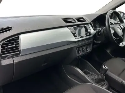 Used Skoda Fabia Colour Edition 58 HP (42 kW) 2020 Candy white black magic pearl effect Hatchback