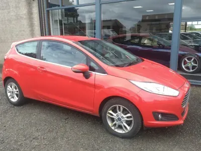 Used Ford Fiesta Zetec 82 HP (60 kW) 2016 Red Hatchback