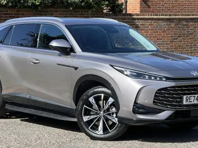 Usado MG HS Trophy 295 HP (216 kW) 2025 Prateado SUV