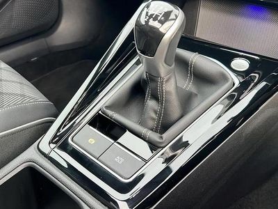 Used VW Golf VIII R-line 128 HP (94 kW) 2023 Blue Hatchback