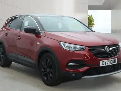 Used Vauxhall Grandland X SRi 130 HP (95 kW) 2022 Red SUV