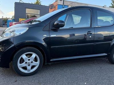 Begagnad Peugeot 107 68 HK (50 kW) 2010 Svart Halvkombi