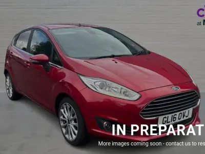 Begagnad Ford Fiesta Titanium X 100 HK (73 kW) 2016 Röd Halvkombi