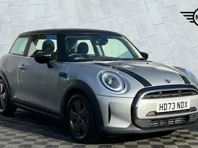 Usado Mini Cooper Classic 136 HP (100 kW) 2023 Prateado Citadino