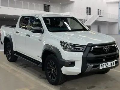 Używany Toyota HiLux 204 KM (150 kW) 2022 Biały Pickup