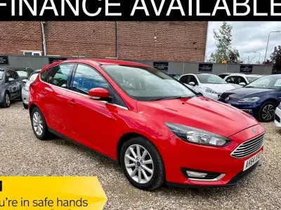Used Ford Focus Titanium 125 HP (91 kW) 2015 Red Hatchback