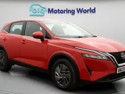 Używany Nissan Qashqai Acenta Premium 158 KM (116 kW) 2023 Czerwony SUV