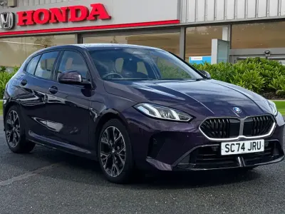Usado BMW 120 M Sport 2025 Púrpura Utilitario