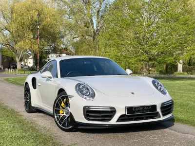 Usado Porsche 911 Turbo S 580 HP (426 kW) 2018 Cinzento Coupé