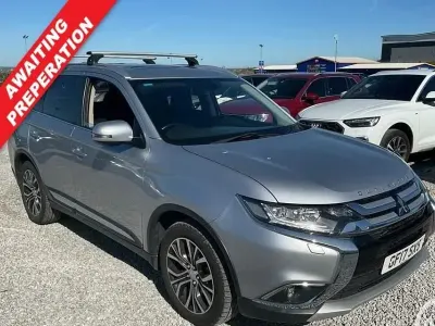 Usado Mitsubishi Outlander 147 HP (108 kW) 2017 Prateado SUV