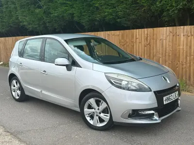 Usado Renault Scénic III Dynamique 110 CV (80 kW) 2012 Plateado Monovolumen