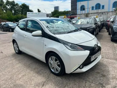 Used Toyota Aygo x-press 69 HP (50 kW) 2015 White Hatchback