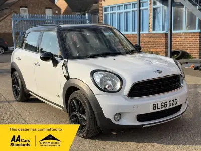 Używany Mini Countryman 112 KM (82 kW) 2016 Biały SUV