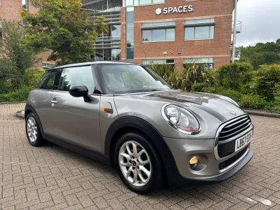 Usado Mini Cooper D Hatch 116 HP (85 kW) 2018 Prateado Citadino