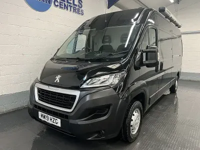 Käytetty Peugeot Boxer 130 HP (95 kW) 2019 Musta Van