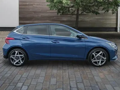 Używany Hyundai i20 Premium 100 KM (73 kW) 2025 Niebieski Hatchback