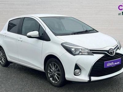 Used Toyota Yaris 99 HP (72 kW) 2016 White Hatchback