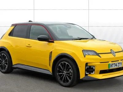 Used Renault R5 Iconic 110 kW (150 HP) 2025 Yellow/black Hatchback
