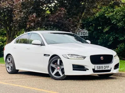 Gebraucht Jaguar XE R-Sport 180 PS (132 kW) 2019 Weiß Limousine