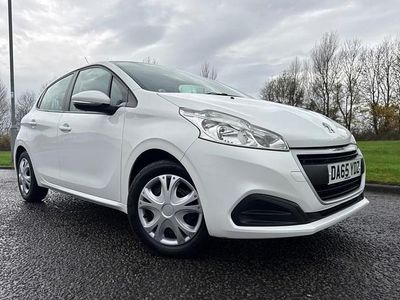 Used Peugeot 208 Access 68 HP (50 kW) 2015 White Hatchback