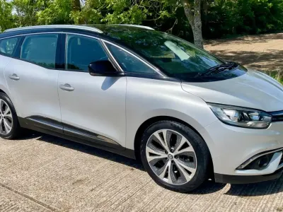 Usado Renault Grand Scénic IV Dynamique 110 HP (80 kW) 2017 Preto Monovolume