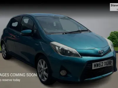 Usata Toyota Yaris Hybrid 101 CV (74 kW) 2013 Turchese Utilitaria