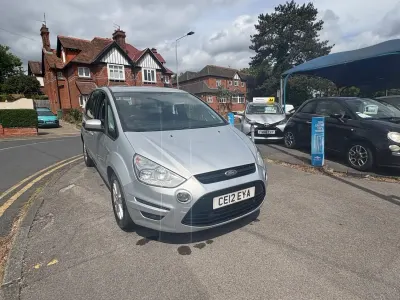 Usado Ford S-MAX Zetec 140 HP (102 kW) 2012 Prateado Monovolume