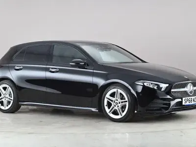Begagnad Mercedes A200 AMG Line Premium 163 HK (119 kW) 2022 Halvkombi