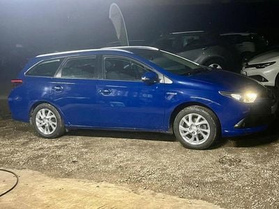 Blue Used 2016 Toyota Auris Hybrid Business Edition Estate | £8,490 (Fair price)