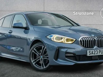 Usado BMW 118 M Sport 134 HP (98 kW) 2023 Cinzento Citadino