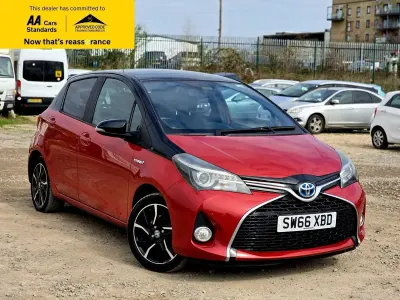 Used Toyota Yaris Design 101 HP (74 kW) 2016 Red Hatchback
