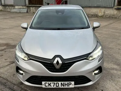 Usado Renault Clio V Iconic 100 CV (73 kW) 2020 Gris Utilitario