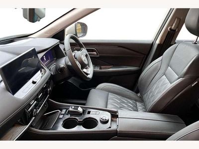 Used Nissan X-Trail Tekna+ 213 HP (156 kW) 2025 Champagne silver SUV