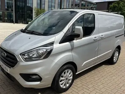 Begagnad Ford Transit Custom Limited 131 HK (96 kW) 2022 Vit Van