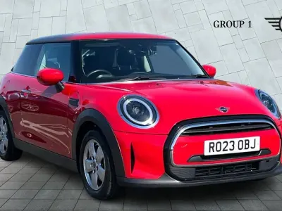 Używany Mini Cooper Classic 136 KM (100 kW) 2023 Czerwony Hatchback