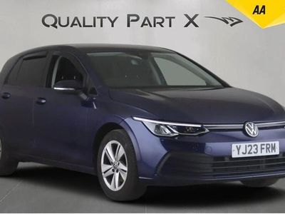 Second-hand VW Golf VIII Life 110 CP (80 kW) 2023 Albastru Hatchback