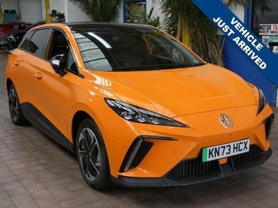 Begagnad MG MG4 EV Trophy 63 kW (87 HK) 2023 Orange Halvkombi