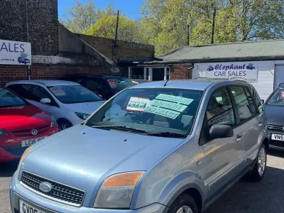Begagnad Ford Fusion Zetec 101 HK (74 kW) 2006 Blå Halvkombi