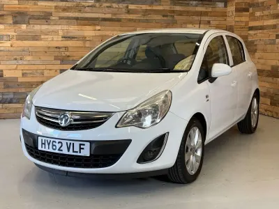 Usado Vauxhall Corsa Active 85 HP (62 kW) 2012 Branco Citadino
